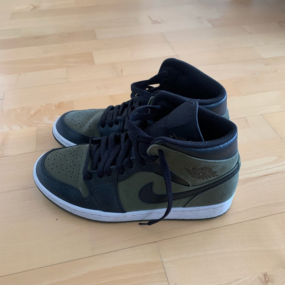 Nike Air Jordan green women’s size 8